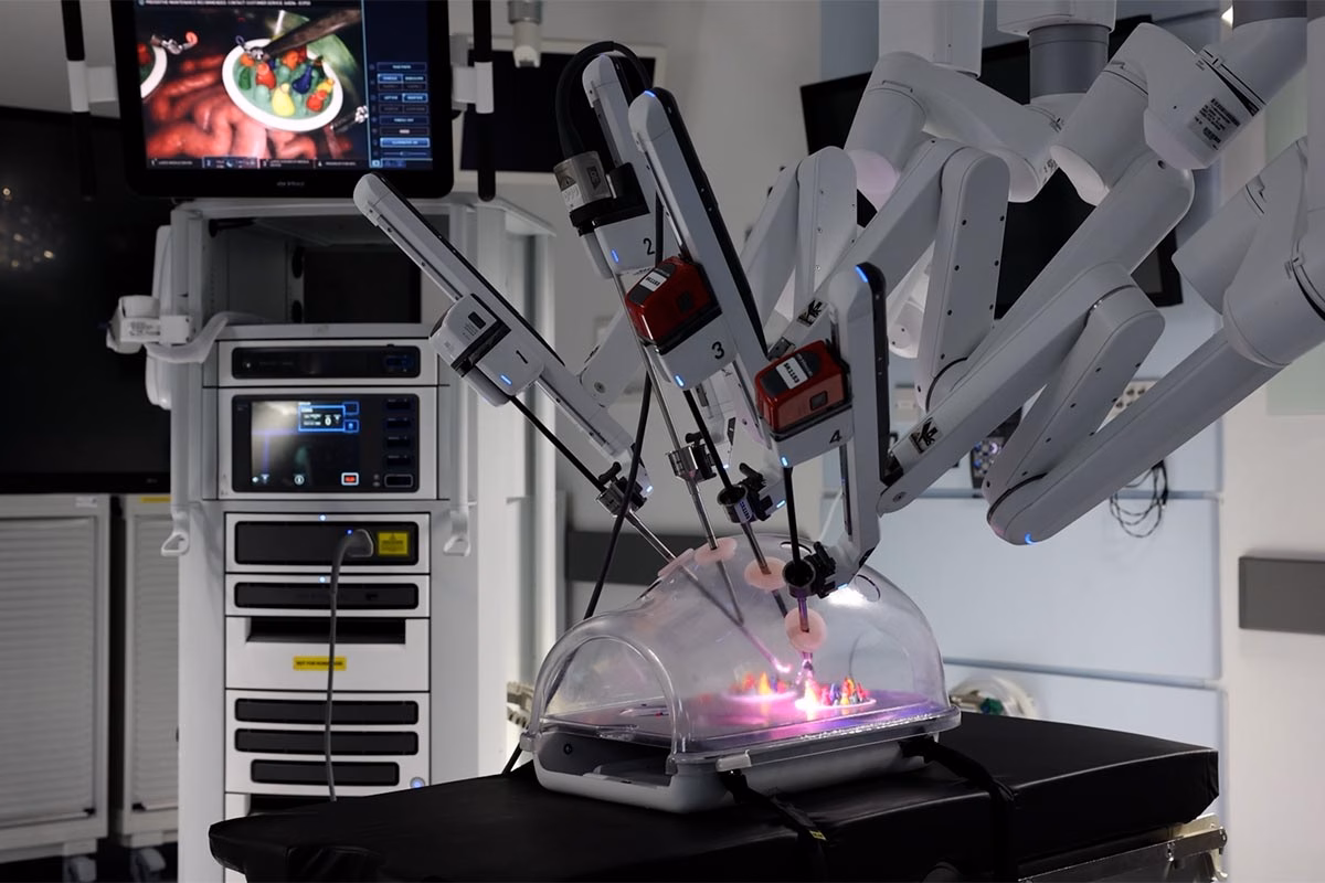 Demonstration of an advanced piece of medical equipment